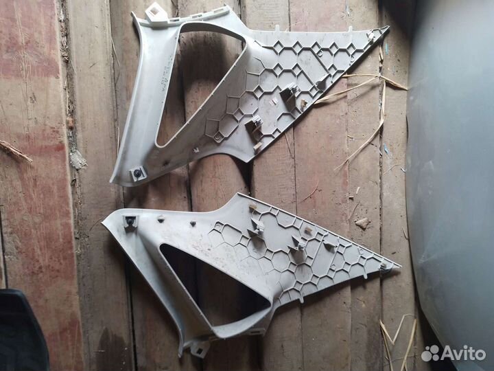 Обшивка задних стоек салона vw polo v седан 13 год