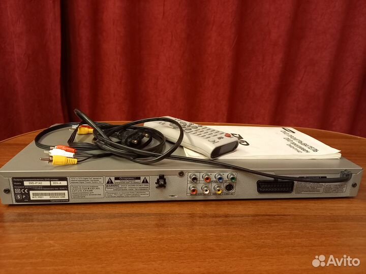 DVD плеер Samsung модель DVD-P142