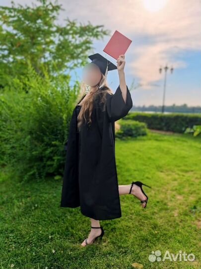 Мантия выпускника с шапочкой