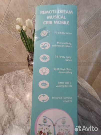 Мобиль на кроватку новый с пультом и проектором