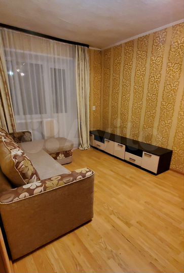 2-к. квартира, 42 м², 3/3 эт.