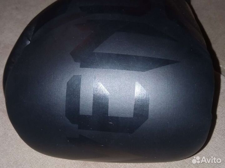 Перчатки и шлем для единоборств