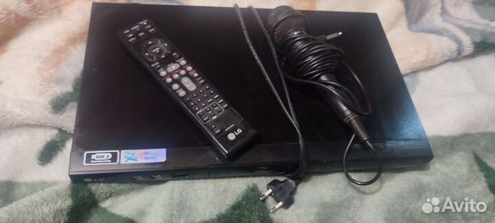 Cd диски Видеокассеты и двд проигрыватель караоке