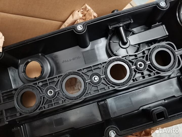 Клапанная крышка Опель Астра Н Зафира