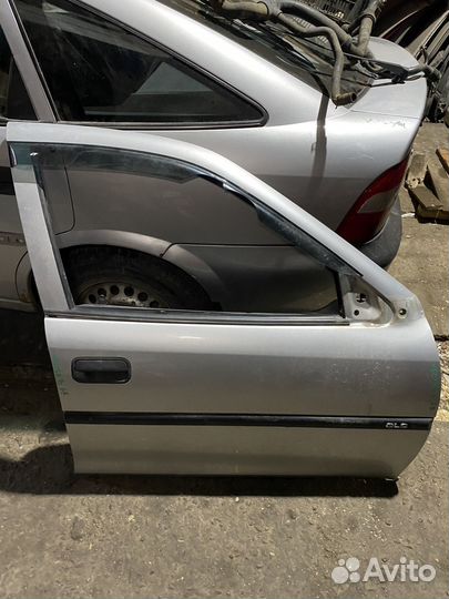 Дверь передняя правая Опель Вектра B