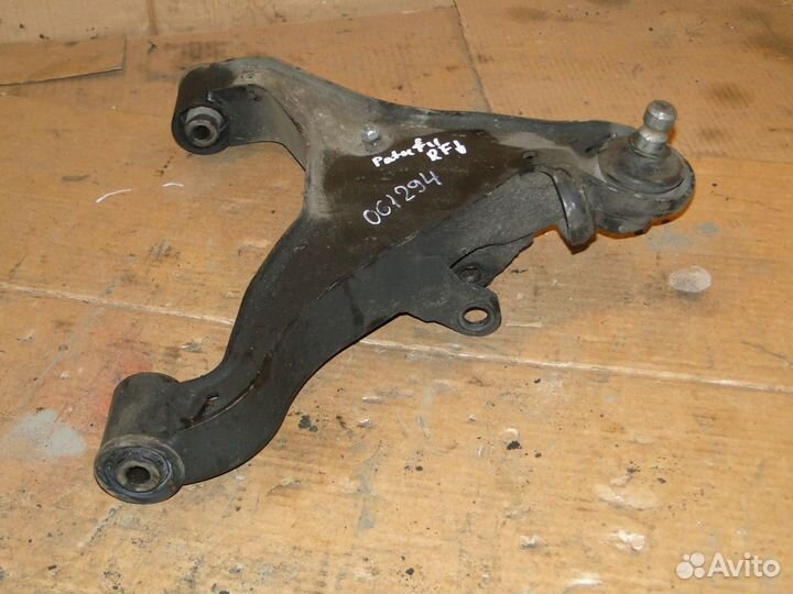 Нижние передние рычаги Nissan pathfinder 2012г