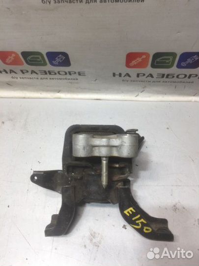 Подушка двигателя Toyota Corolla E150