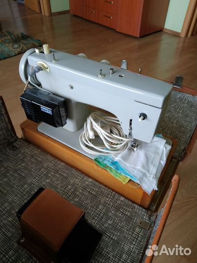 Швейная машинка Подольск 142
