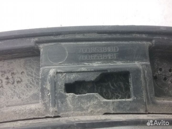 Накладка крыла заднего правого Volkswagen Touareg 3