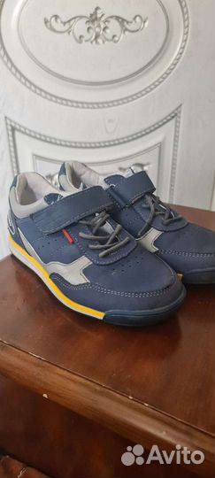 Кроссовки детские