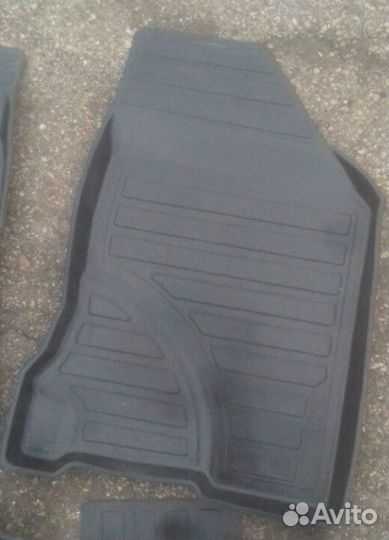 Резиновые коврики от Весты кросс оригинал