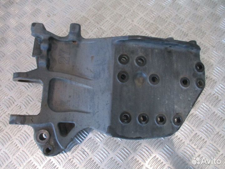 Кронштейн буксировочный (правый) Scania 1846827