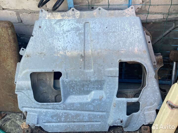 Петля крышки багажника crown