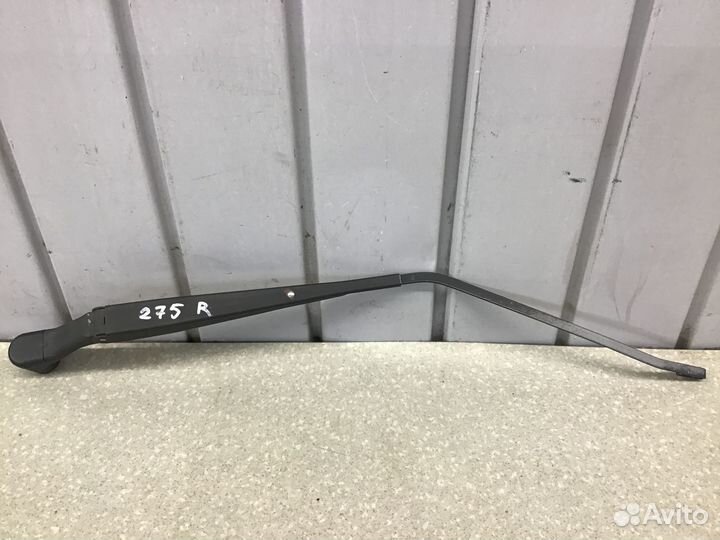 Поводок стеклоочистителя передний правый Mitsubish