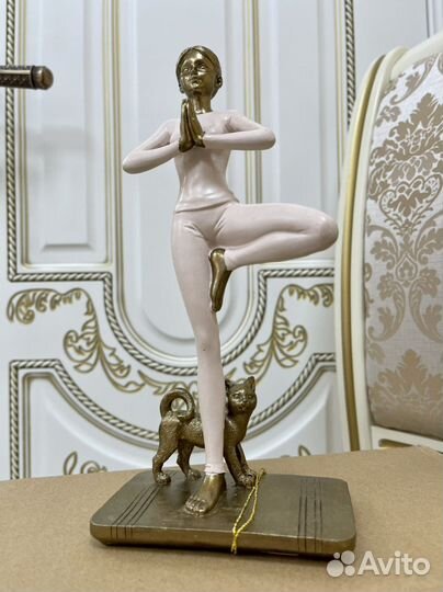 Статуэтка «Гимнастка с кошкой» новая в коробке