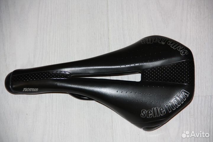 Седло на велосипед selle italia novus 143 мм