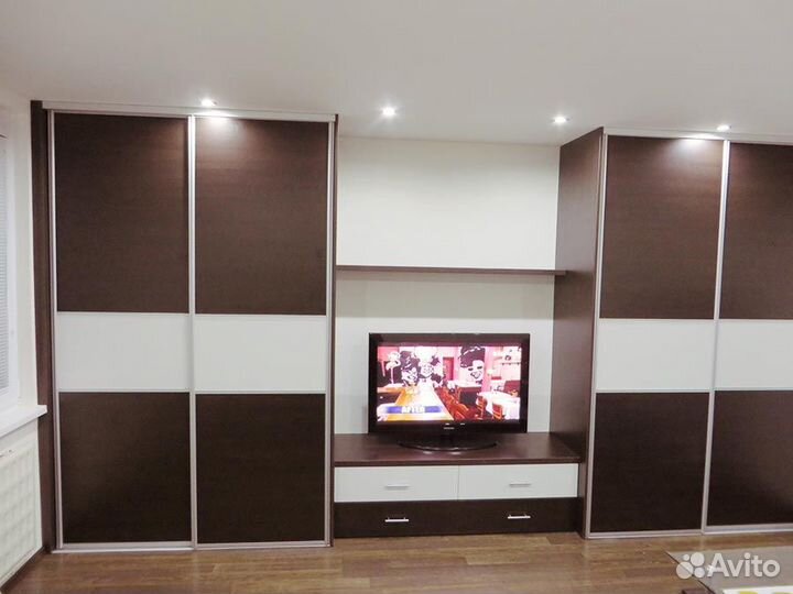 Шкаф в спальню под тв