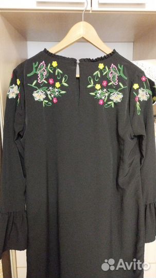 Платье с вышивкой BG