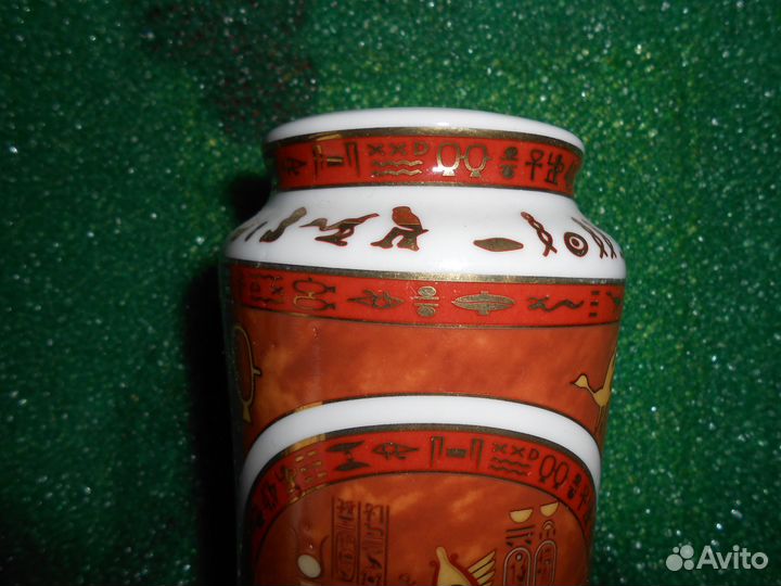 Ваза из Египта в египетских символиках