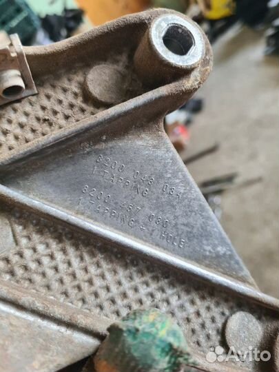 Кронштейн кузова LADA Largus K4M 2016