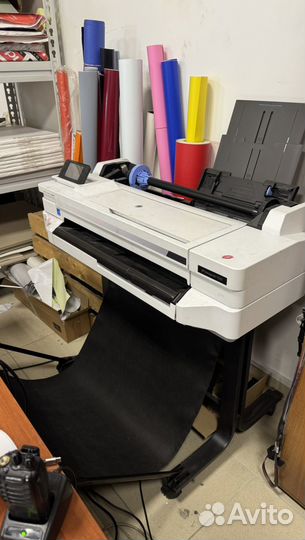 Широкоформатный принтер HP DesignJet T525 24-in