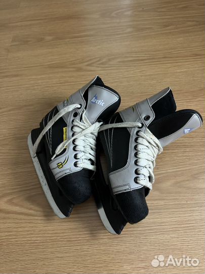 Коньки хоккейные