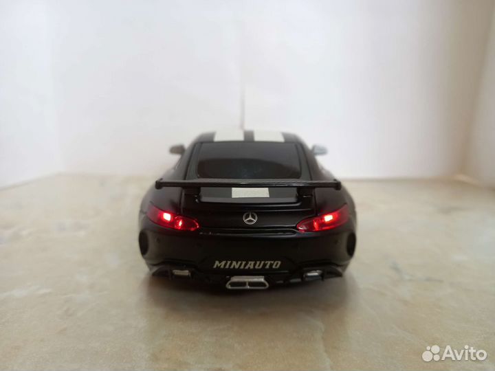 Модель автомобиля 1/32