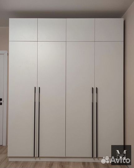 Современный распашной шкаф