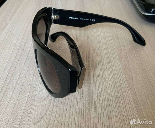 Солнцезащитные очки женские брендовые Prada