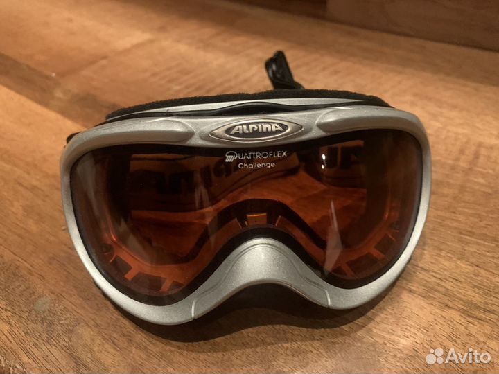 Горнолыжный шлем и очки Alpina