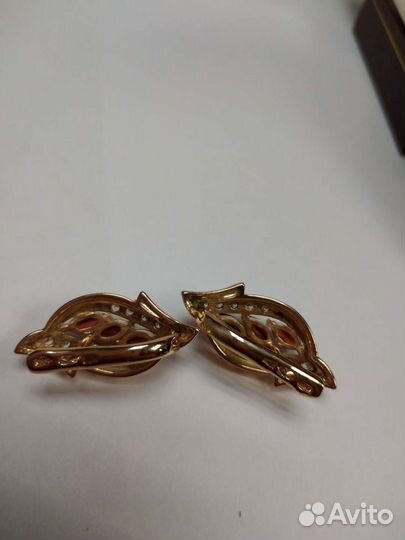 Золотые серьги 585 пробы с гранатами