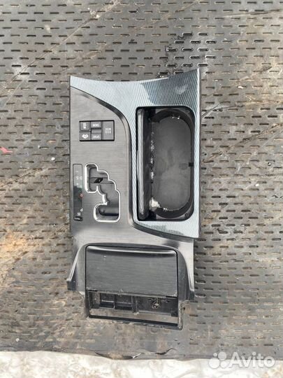 Накладка центральной консоли Toyota Crown S200