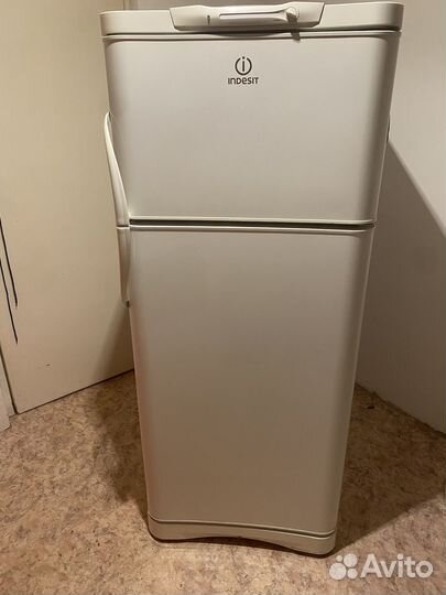 Холодильник indesit