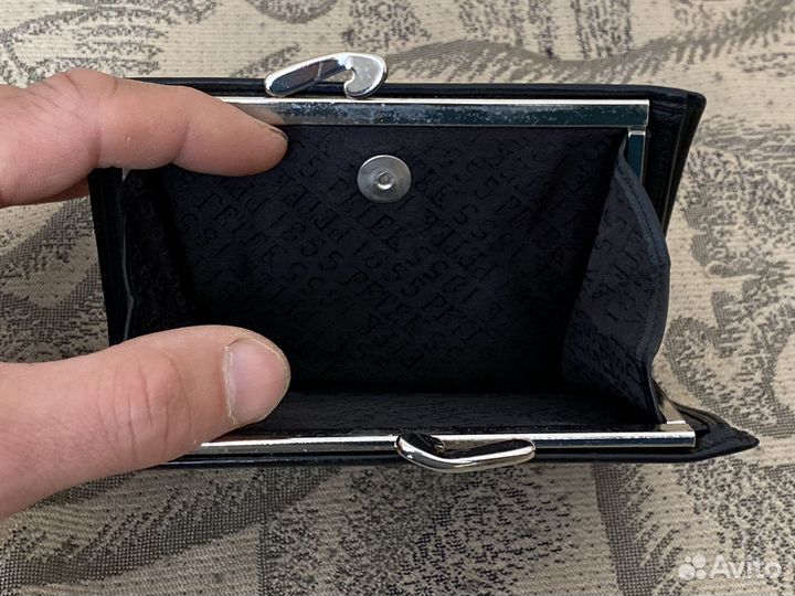 Кожаный женский кошелёк-портмоне 