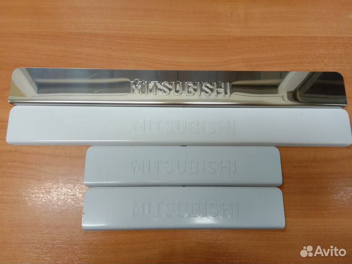 Накладки на пороги Mitsubishi Outlander (2007-12)