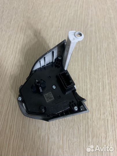 Правый блок рулевых кнопок на Kia Rio