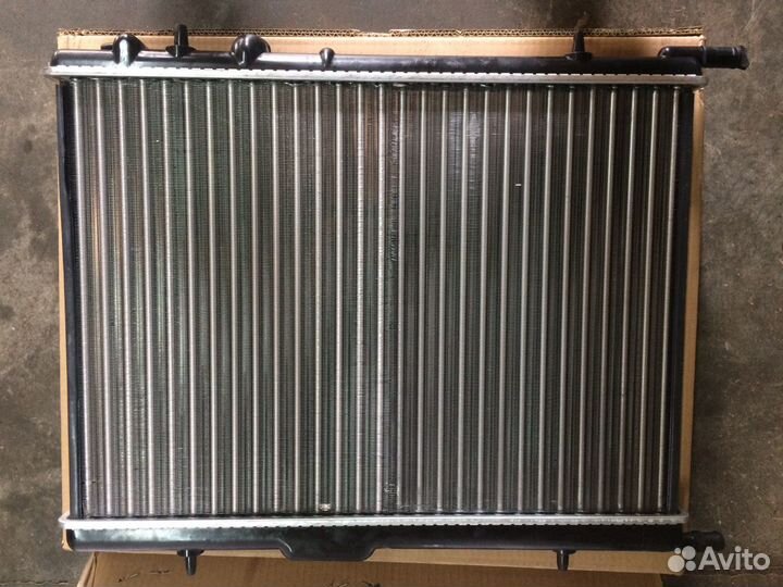 Радиатор охлаждения Peugeot 206 307 Citroen C4