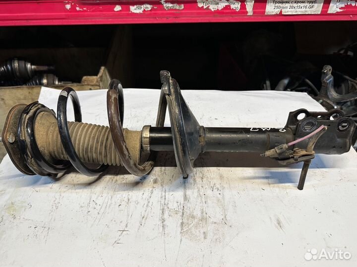 Амортизатор передний левый Lexus Rx 2 2003-2009