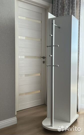 Зеркало напольное на колесиках