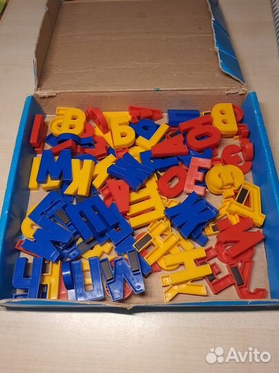 Набор букв на магните