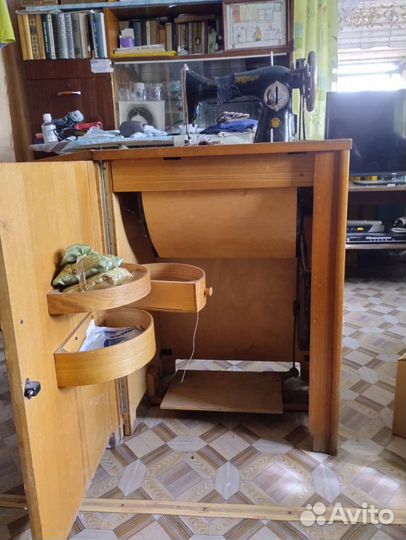 Швейная машинка с ножным приводом