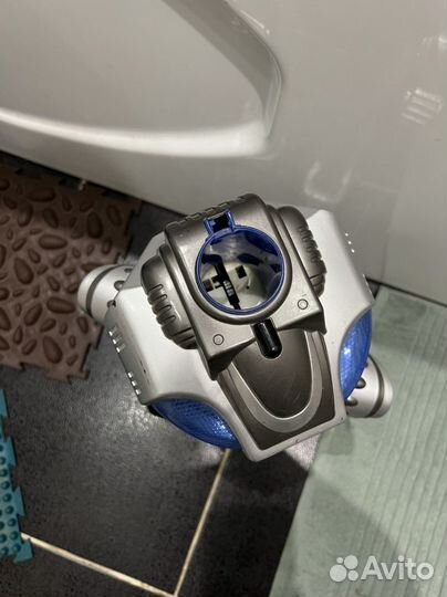 Робот игрушечный