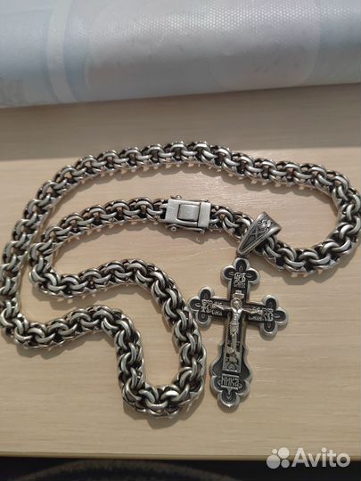 Серебряная цепь с крестом