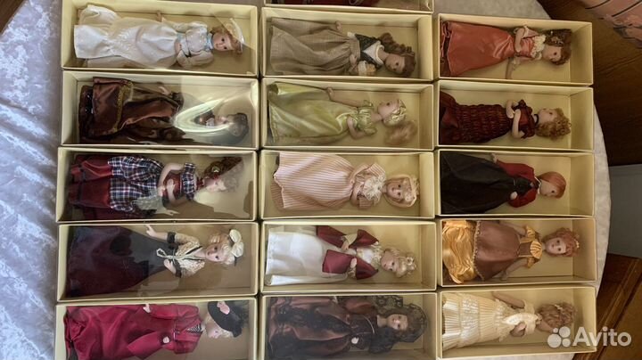 Кукла фарфоровая