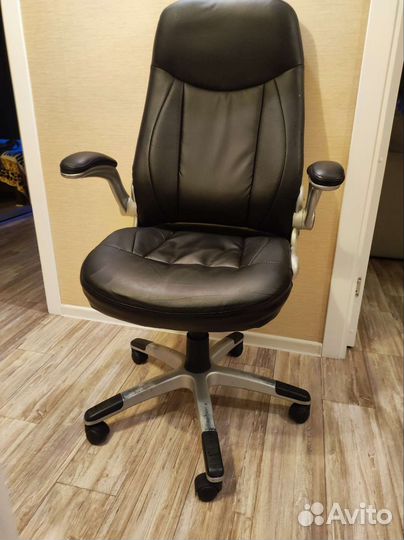 Компьютерное кресло руководителя