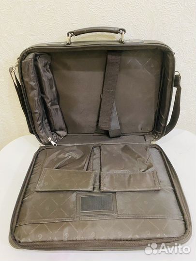 Вместительная сумка для ноутбука