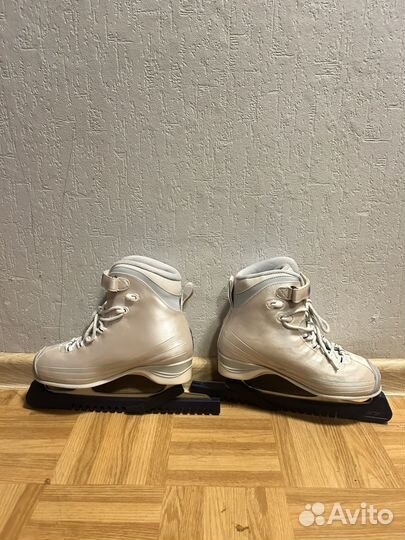 Коньки фигурные CCM 42 размер