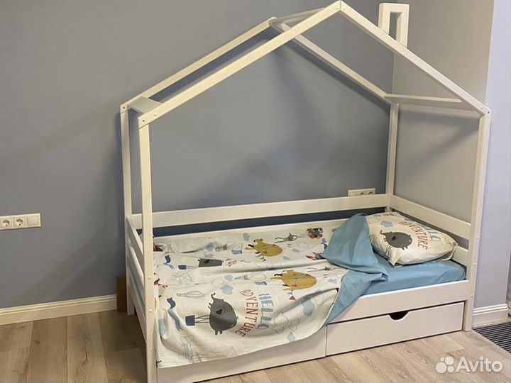 Детская Кровать домик из массива классика от 3 лет