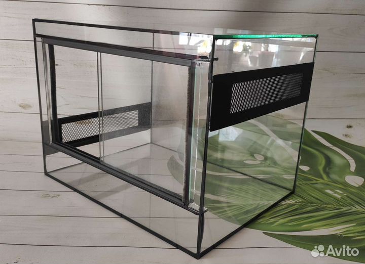 Террариумы и фоны в наличии и под заказ