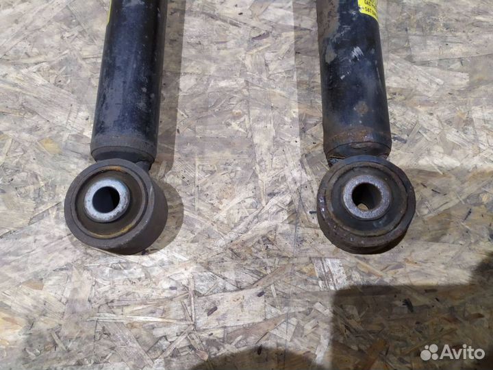 Задние амортизаторы Шевроле Круз